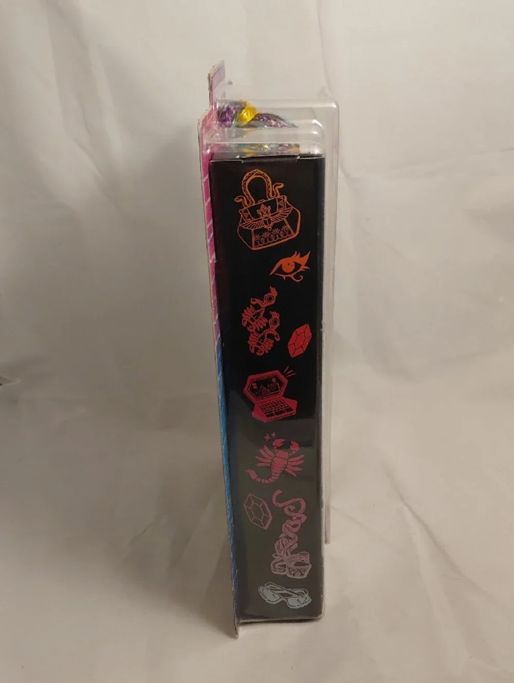 Monster High Nefera De Nile Doll with Pet Scarab Lavish and 7 Accessories